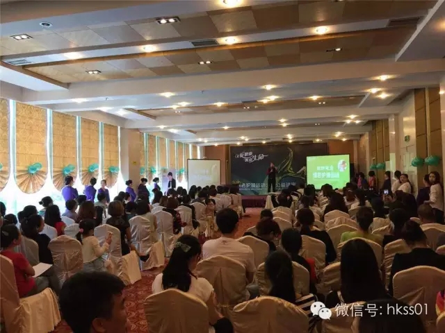 李橋博士，為大家?guī)?lái)一場(chǎng)頸部保養(yǎng)新革命